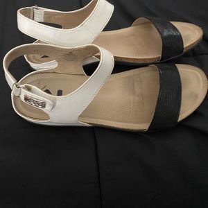 Anne Klein Woman’s Black and White Sandals size 9M
